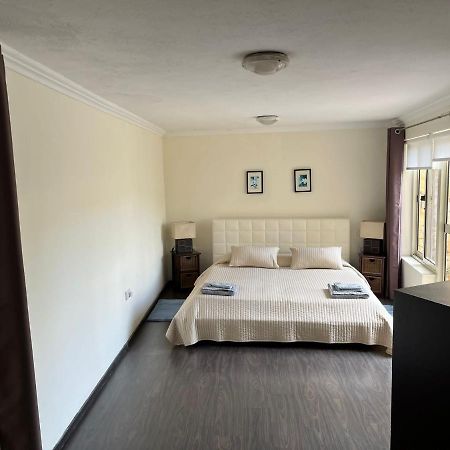 Groundfloor Apartment By The Sea, Fabulous Views Сейнт Полс Бей Екстериор снимка